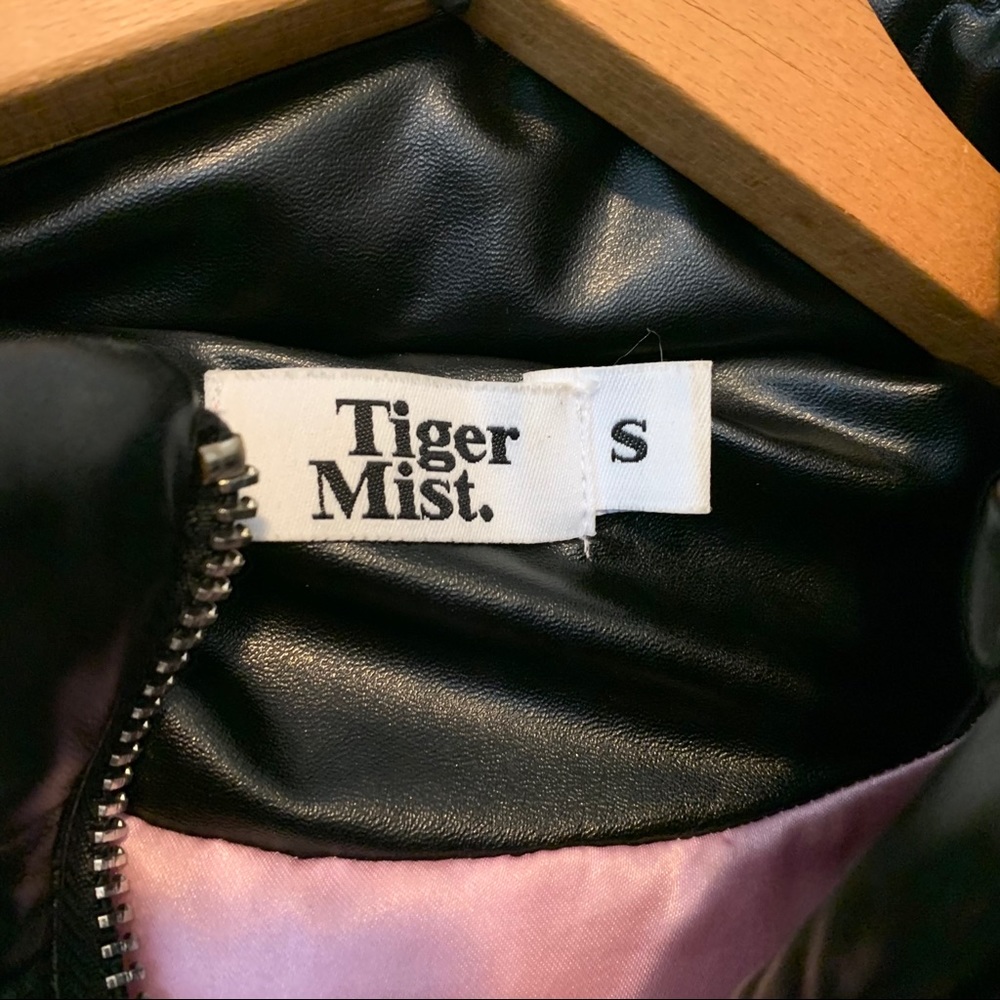 *SOLD* Cropped Black Puffer Jacket - Picture 8 of 8